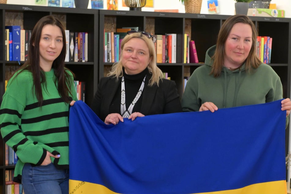 Alona Shalbanova (31, v.l.), Natalija Bock (48) und Natalia Tverdokhlib (43) machen sich Sorgen um ihre Heimat.