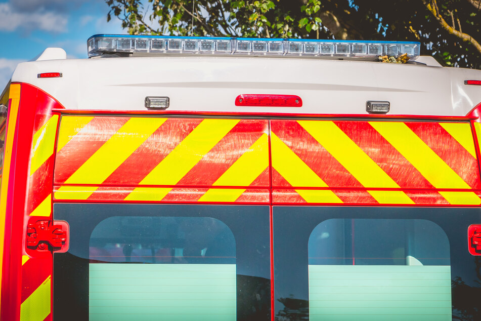 Bus prallte gegen seinen Rollator: Rentner (†71) stirbt nach Unfall im Krankenhaus