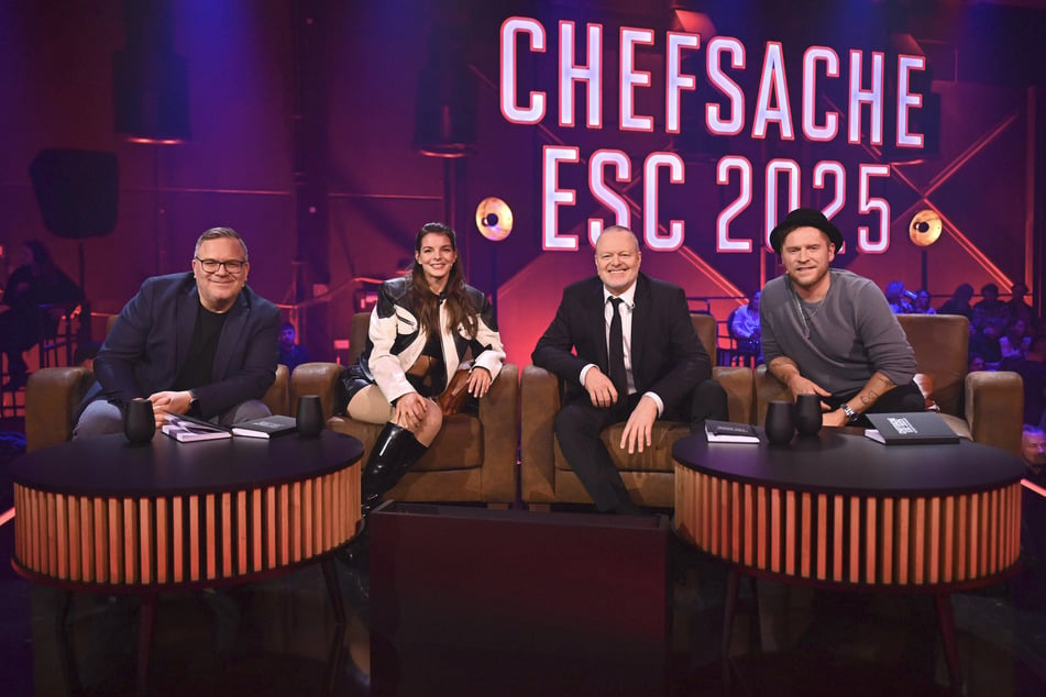 Das Jury-Trio um Moderator Elton (53, l.), Sängerin Yvonne Catterfeld (45) und Showmaster Stefan Raab (58) wurde am Samstag um Popstar Johannes Oerding (43, r.) erweitert.