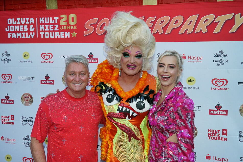 Olivia Jones mit ihren Gästen Hubert Fella (58) und Verena Kerth (44).