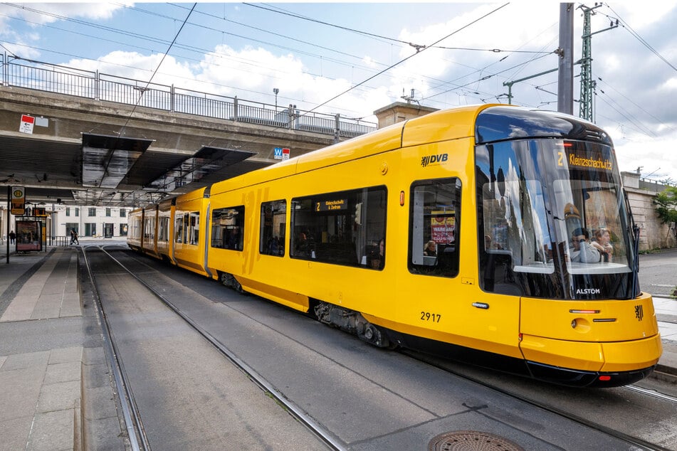 Im Unterschied zu älteren Fahrzeugen verfügen die neuen Stadtbahnwagen über modernere Videosysteme.