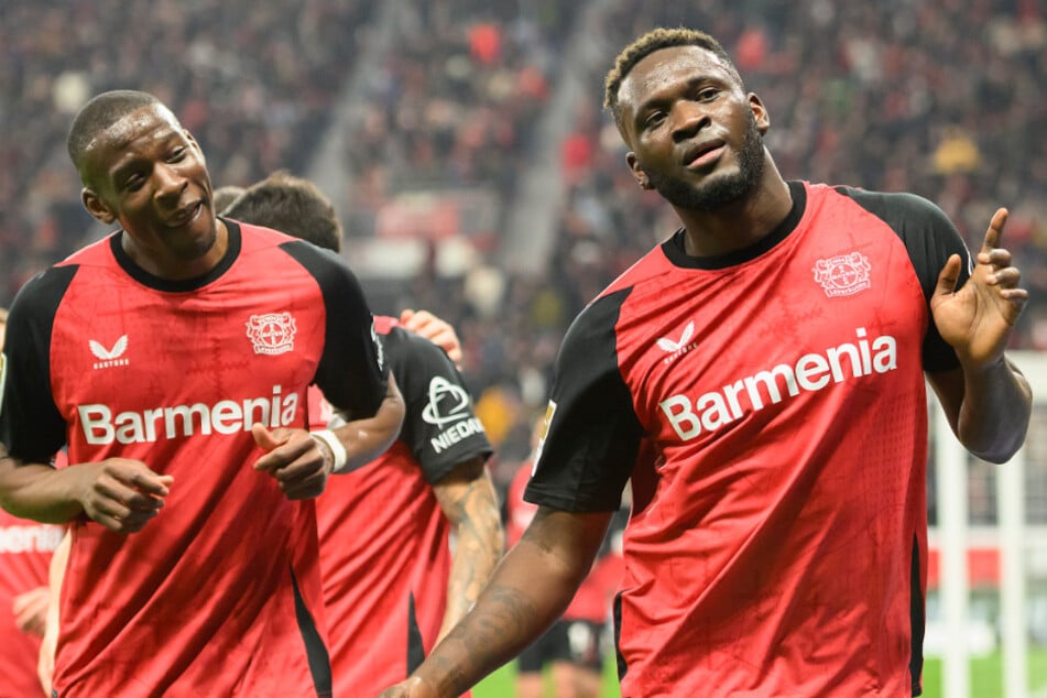 Bleibt Leverkusen etwa zum zweiten Mal auf Stürmer Victor Boniface (24, r.) sitzen?
