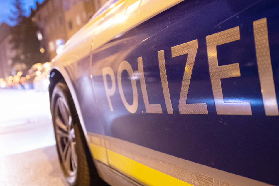 Die Polizei hat fünf Männer und Frauen verhaftet, die einen 15-Jährigen in Ingolstadt entführt haben sollen. (Symbolbild)