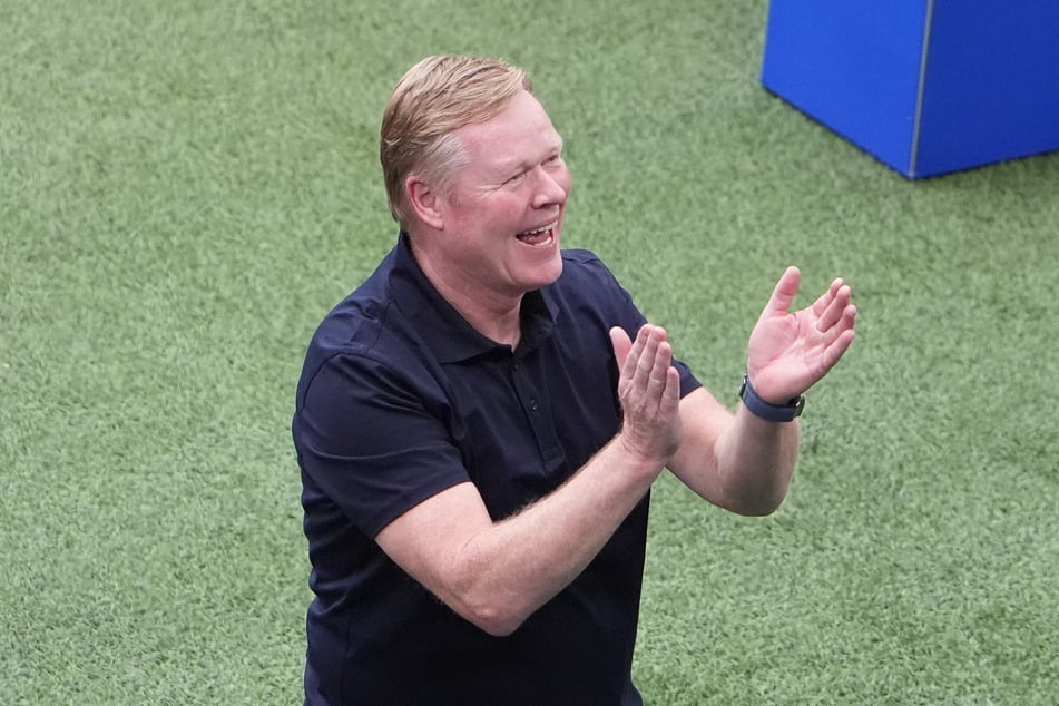 Bondscoach Ronald Koeman (61) konnte nach Abpfiff lachen. Einen Blick in die sozialen Netzwerke hat er da offenbar noch nicht geworfen.