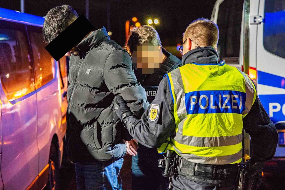 Bundespolizisten stoppen in Sachsen immer mehr Schleuser.