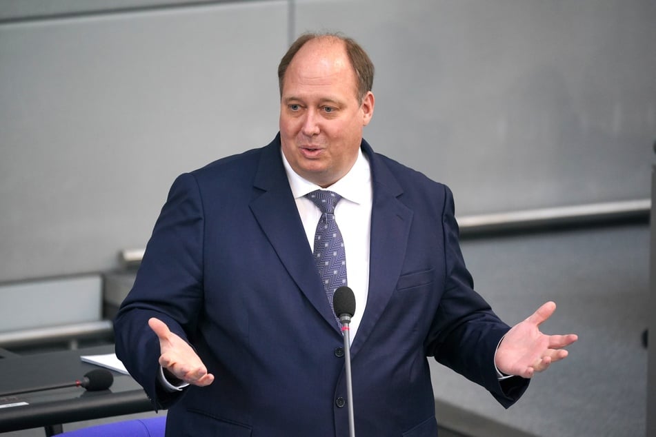Die Doktorarbeit des Kanzleramtsministers Helge Braun (48, CDU) wird überprüft.