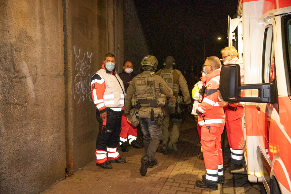 Polizei und Rettungskräfte waren mit einem Großaufgebot vor Ort in Düren.