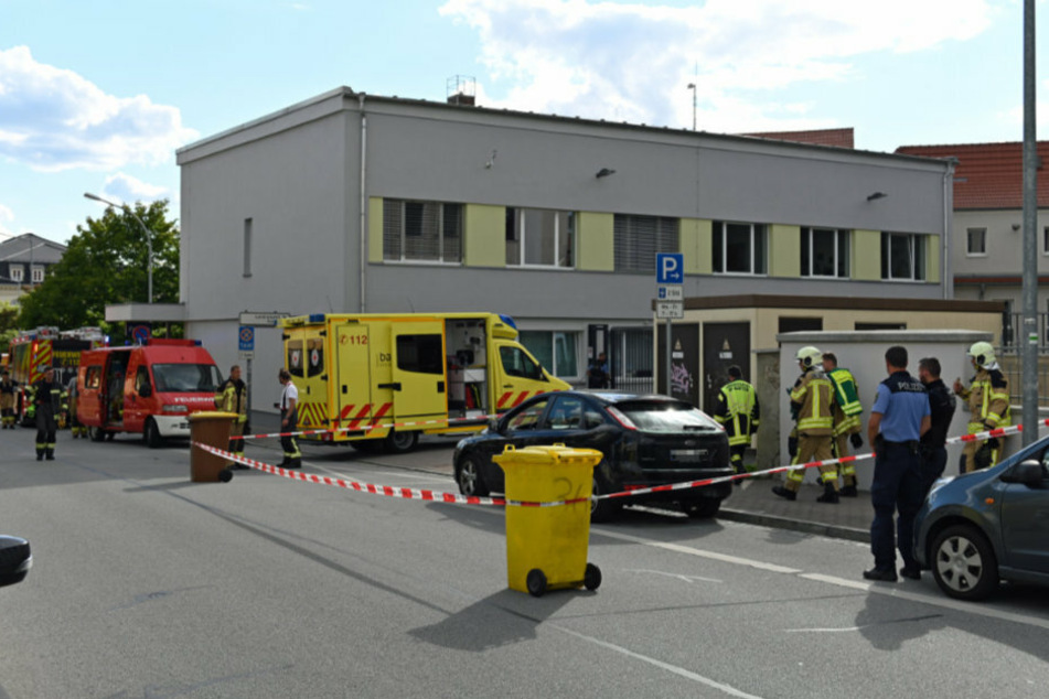 Das Gebiet um den Wagen mit der unbekannten Substanz wurde abgesperrt.