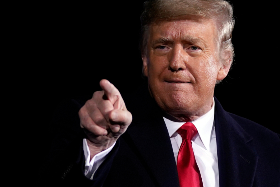 Donald Trump (74) hält mit aller Macht an seinem Amt fest.