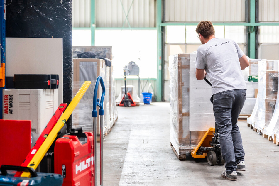 Lagereinrichtung und -umbau gehört zu Deinem Aufgabenbereich als Monteur (m/w/d) bei RFD.