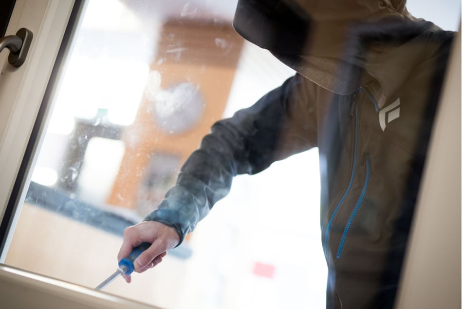 Die Fahndung nach dem maskierten Mann läuft. (Symbolfoto)