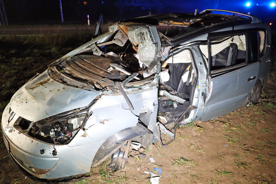 Ein 38-jähriger Ukrainer ist am Dienstagabend bei einem Unfall bei Gnoien gestorben. Sein gleichaltriger Beifahrer wurde schwer verletzt.