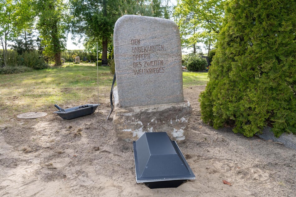 Auf dem Friedhof Koserow wurden in einer Grabstätte 42 Kriegstote entdeckt und damit deutlich mehr als zuvor angenommen.