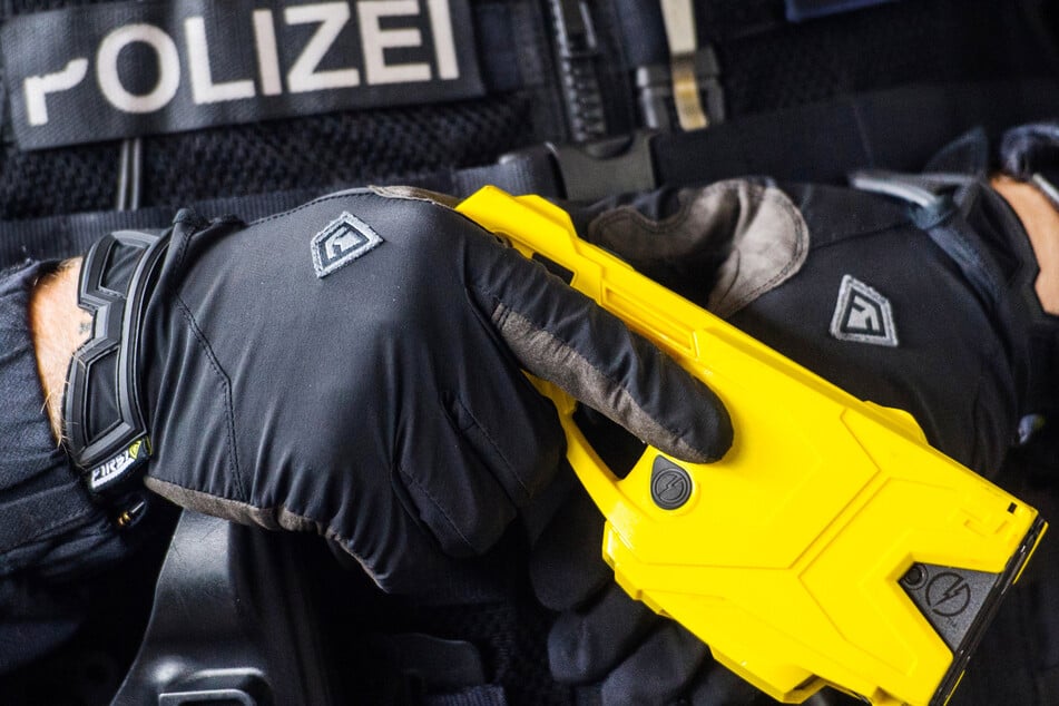 Polizei-Gewerkschaft fordert Taser und kürzere Arbeitszeiten