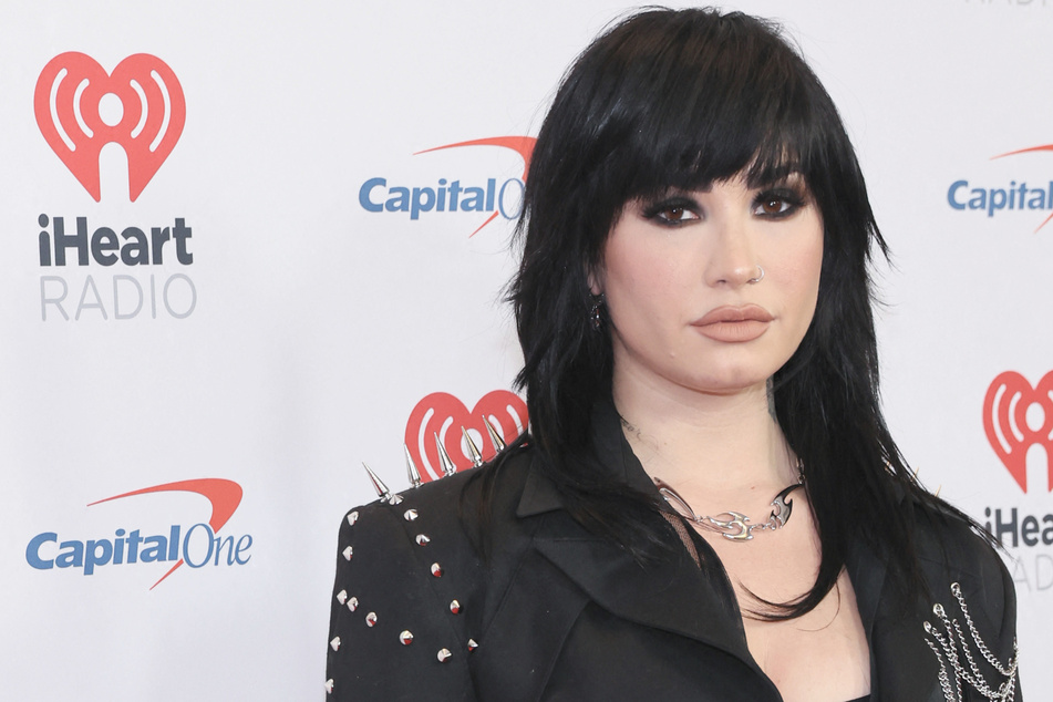 Zu anstößig für Christen: Plakate von Demi Lovato im Bondage-Outfit verboten