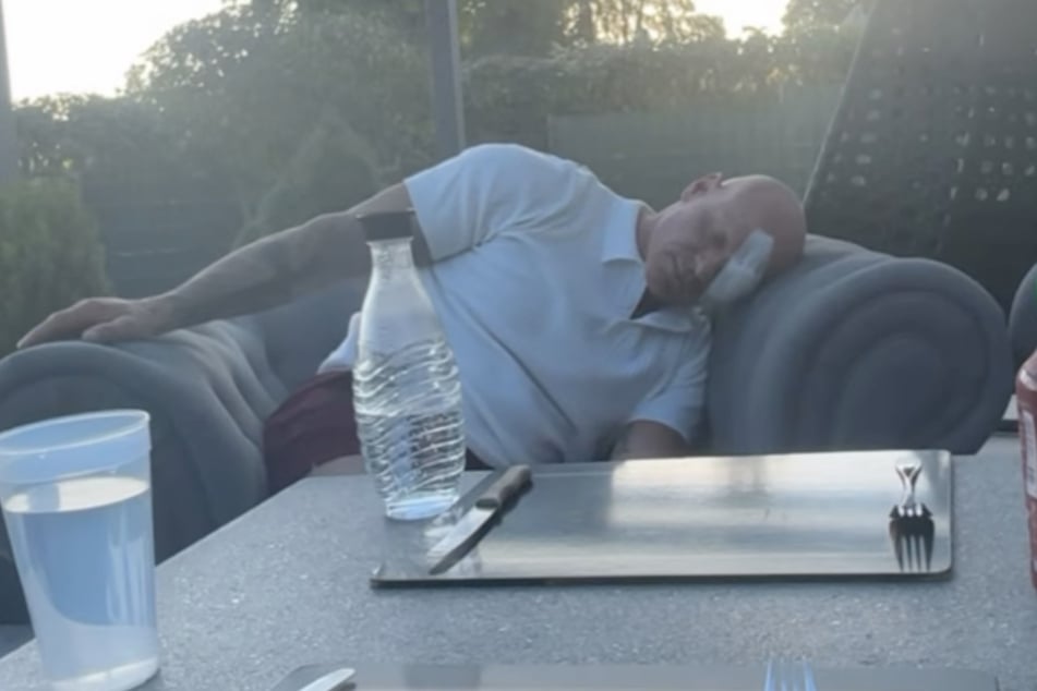 Einige Stunden nach der OP musste der 56-Jährigen dem anstrengenden Tag dann doch Tribut zollen.