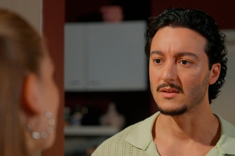 Als Bella (Alessia Mazzola, 25) auf Elyas (Mehmet Daloğlu, 29) trifft, eskaliert die Situation.
