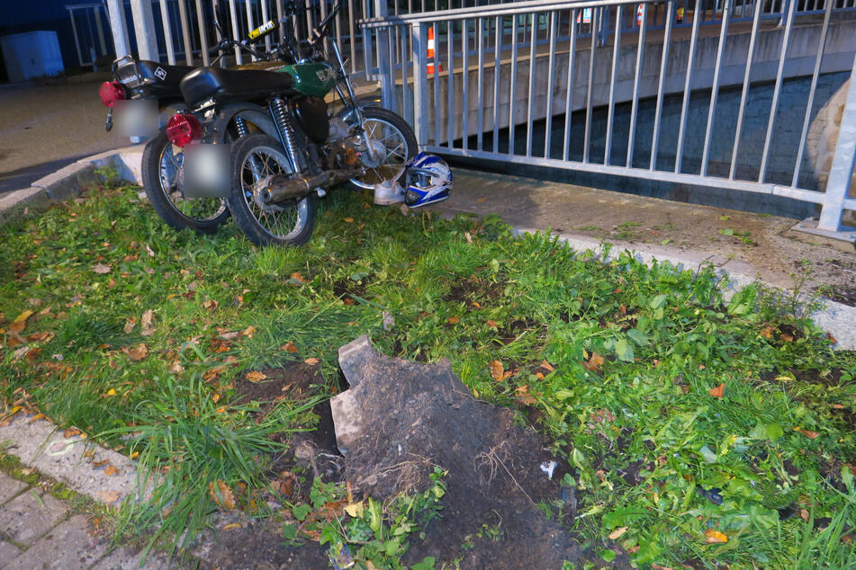 Hier geschah der schwere Moped-Unfall: An der Hauptstraße in Bockau krachte ein Simson-Fahrer (18) gegen einen weiteren Moped-Fahrer (17). Anschließend geriet der 17-Jährige unter ein Verkehrsschild.