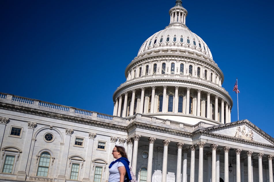 Police have arrested a man at the Capitol Visitor Center in Washington DC after a machete and several knives were discovered in his bag.