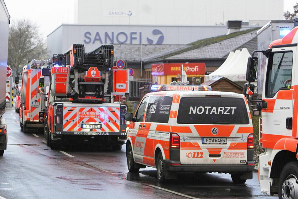Frankfurt: Schwefel-Alarm in Industriepark: Einsatzkräfte mit Großaufgebot, Anwohner alarmiert