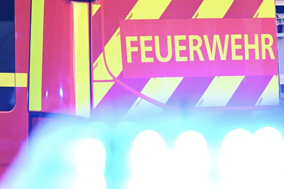 Sofa brennt: Mehrfamilienhaus muss evakuiert werden