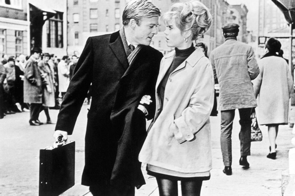 Paul (Robert Redford) und Corie (Jane Fonda) verliebt in den Straßen von New York.