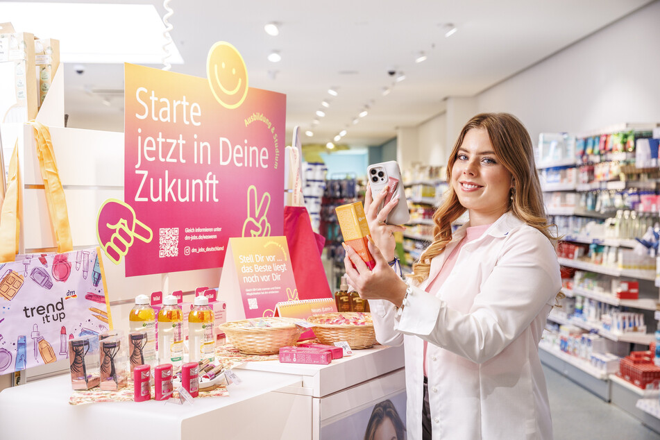 "dm"-Mitarbeiterin Joelle Mißler (20) ist nebenher als Drogerie-Influencerin aktiv.