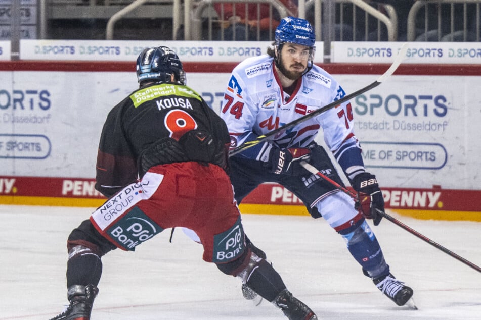 Ryan MacInnis (29, r.) kommt von Liga-Konkurrent Adler Mannheim zu den Kölner Haien.