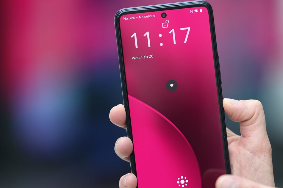 Ganz ohne sichtbare Apps: Telekom startet Verkauf von KI-Smartphone