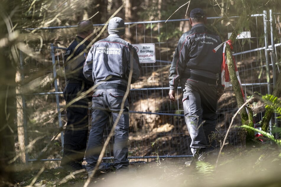 Die Bergsicherung Schneeberg öffnete die Stollenzugänge für den Leichenspürhund-Einsatz.