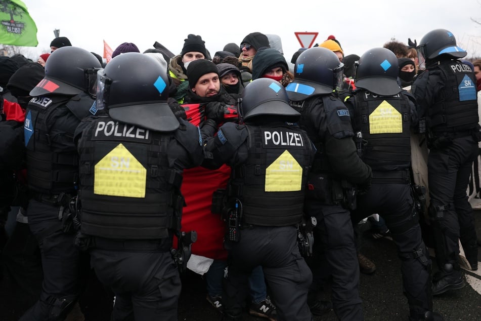 Die Organisatoren der Proteste sprachen von 12.000 Teilnehmern, die Polizei von 10.000.