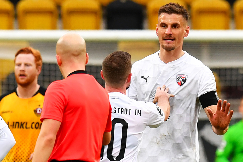 Im Spitzenspiel bei Dynamo Dresden war Ingolstadts Leader Stefan Kutschke (32, r.) noch blass geblieben.