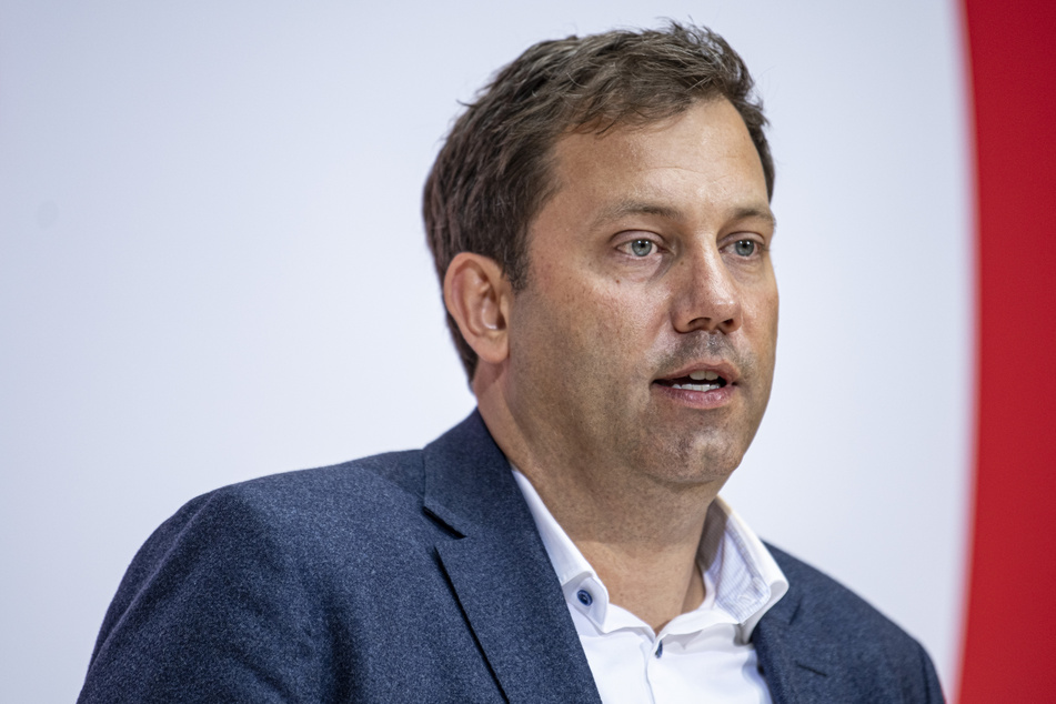 SPD-Bundesparteichef Lars Klingbeil (44) fordert Entlastungen für Rentner. (Archivbild)