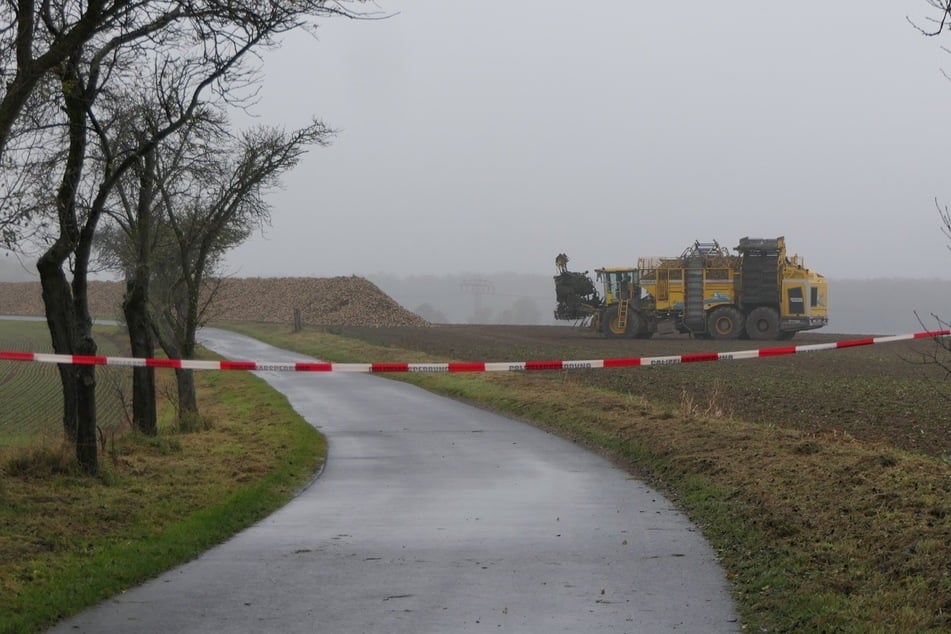 Die am Acker anliegende Straße wurde vorübergehend gesperrt.