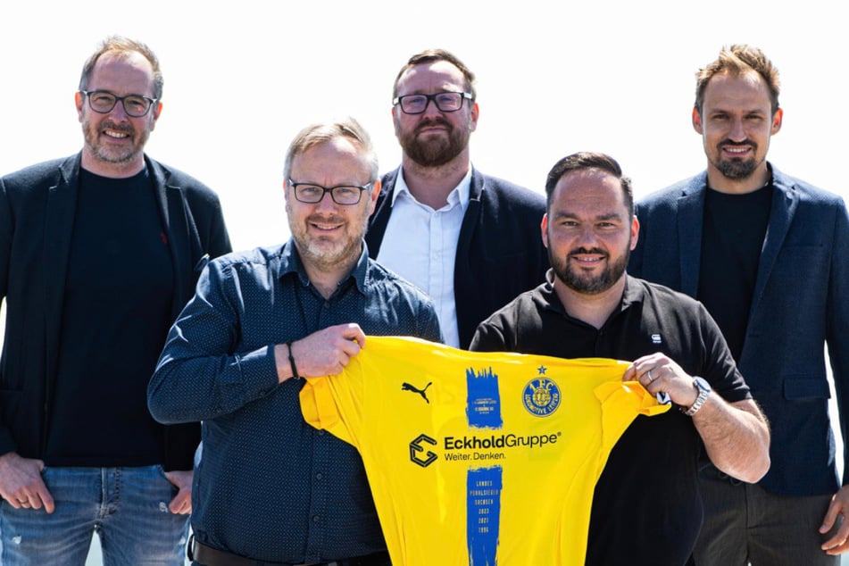 Robert Eckhold (2.v.r.) ist mit seiner Eckhold Gruppe Hauptsponsor bei Lok Leipzig und unterstützt auch den FSV Zwickau.