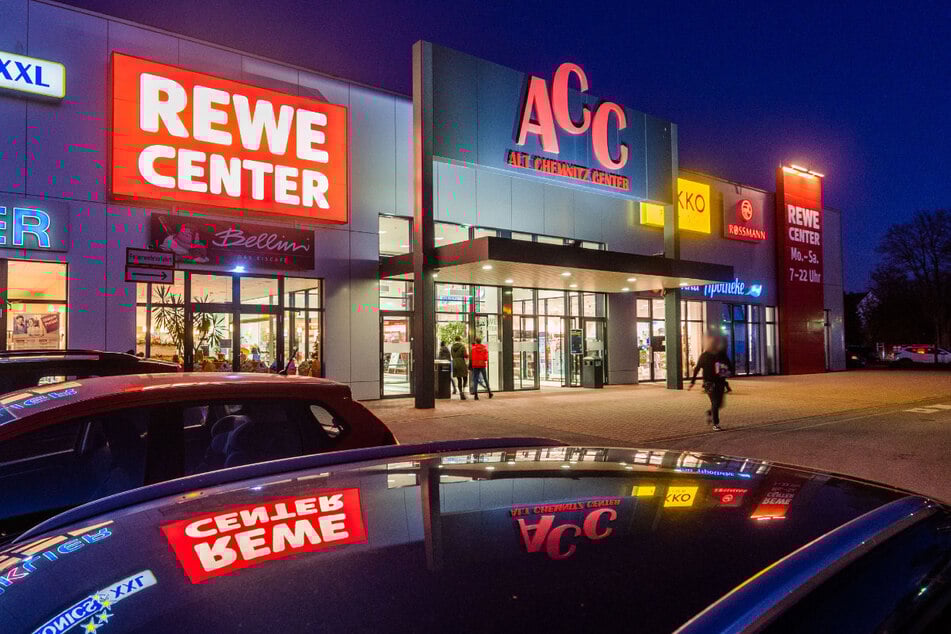 Im WC-Bereich des ACC schnappte die Polizei am Montagabend mutmaßliche Drogendealer. (Archivbild)