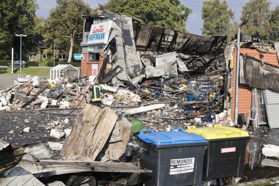 Die Explosion des Geldautomaten setzte das ganze Gebäude in Brand.