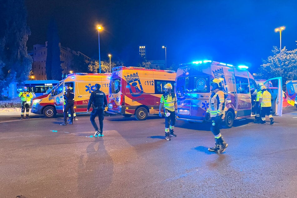 Viele Einsatzkräfte waren vor Ort, doch zwei Menschen konnten nicht mehr gerettet werden.