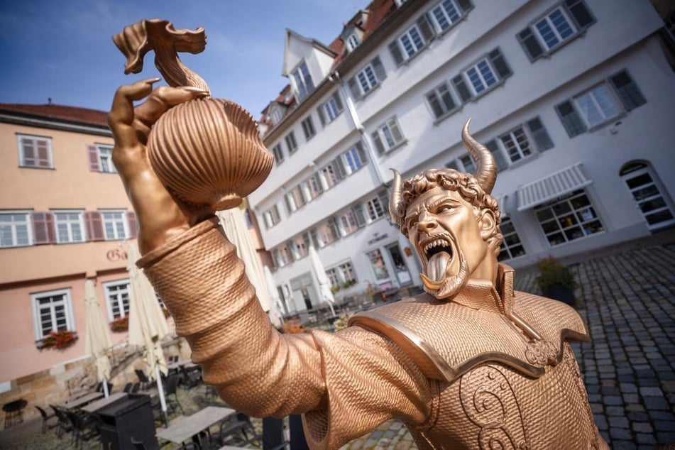 Diese Teufelsstatue sorgt in Esslingen für Ärger.