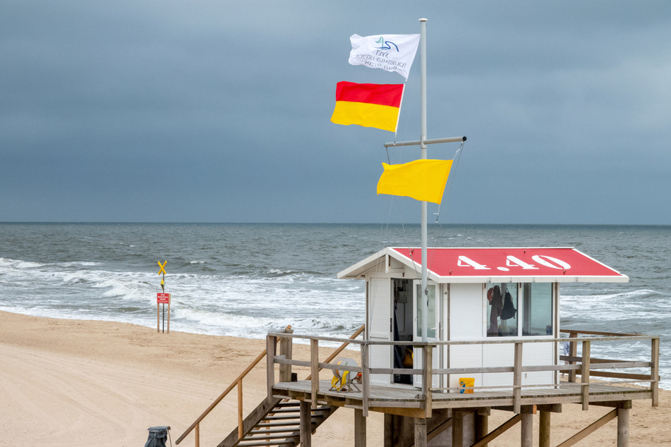 An der Nordsee, wie hier in Westerland auf Sylt, ist derzeit kein sommerliches Badewetter in Sicht.