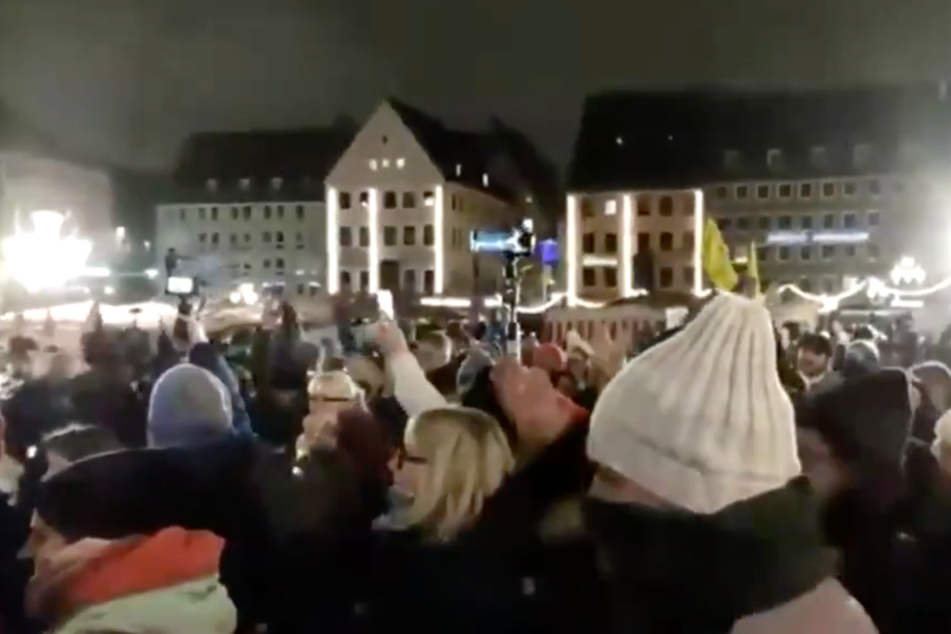 In Nürnberg haben am Sonntag mehrere Demonstrationen gegen die Corona-Politik stattgefunden.
