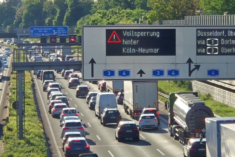 Für die nächsten acht Monate müssen sich Pendler auf der A59 auf lange Staus und Umleitungen einstellen. (Archivfoto)