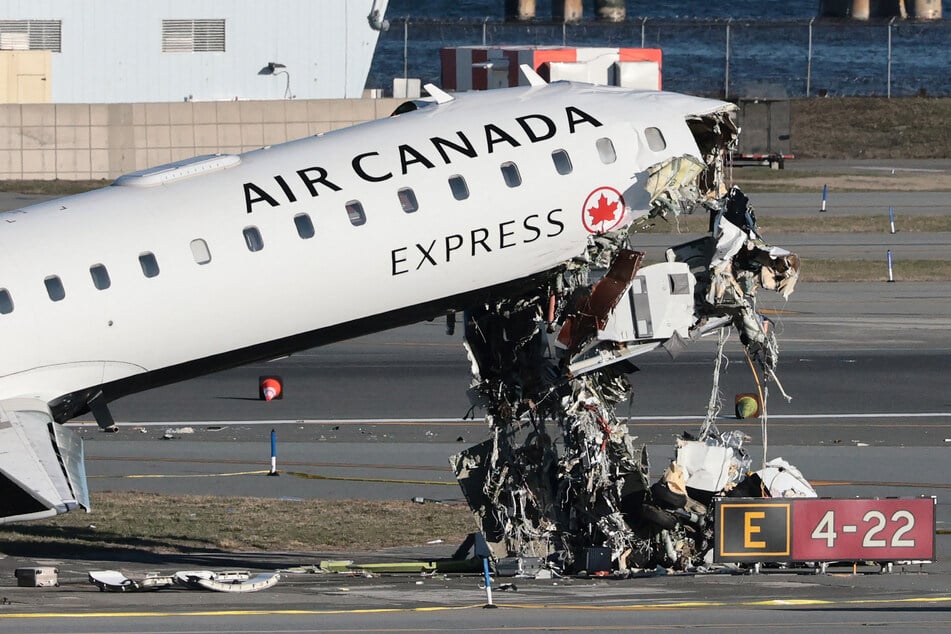 Officials shed light on possible cause of deadly LaGuardia plane crash