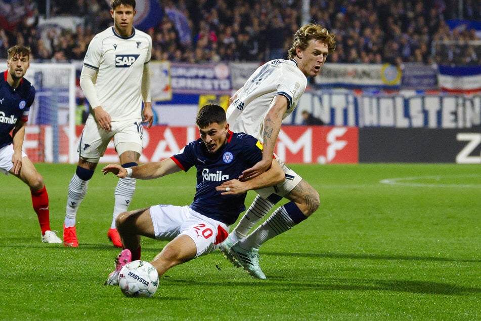 Adrián Kaprálik bringt die Kieler zurück.