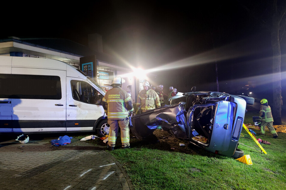 Tödlicher Unfall: Mann kollidiert mit geparktem Transporter und stirbt