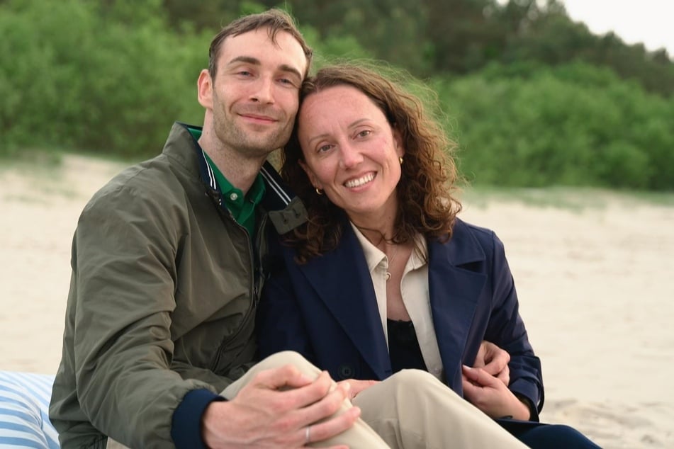 Sarah (40) und Martin (36) sind seit ihrer Hochzeit unzertrennlich.