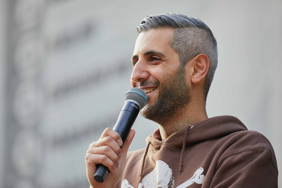 Der Moderator Michel Abdollahi (40) ist sich sicher: Antisemitismus ist in Deutschland weit verbreitet. (Archivbild)
