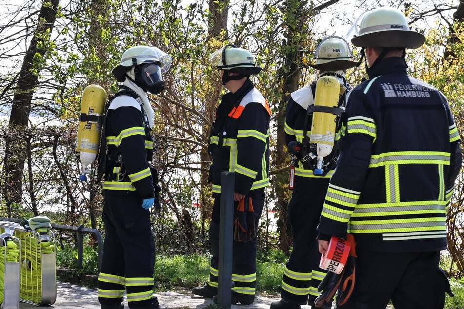 Hamburg: Großeinsatz an Elbe: Explosive Substanz entdeckt?