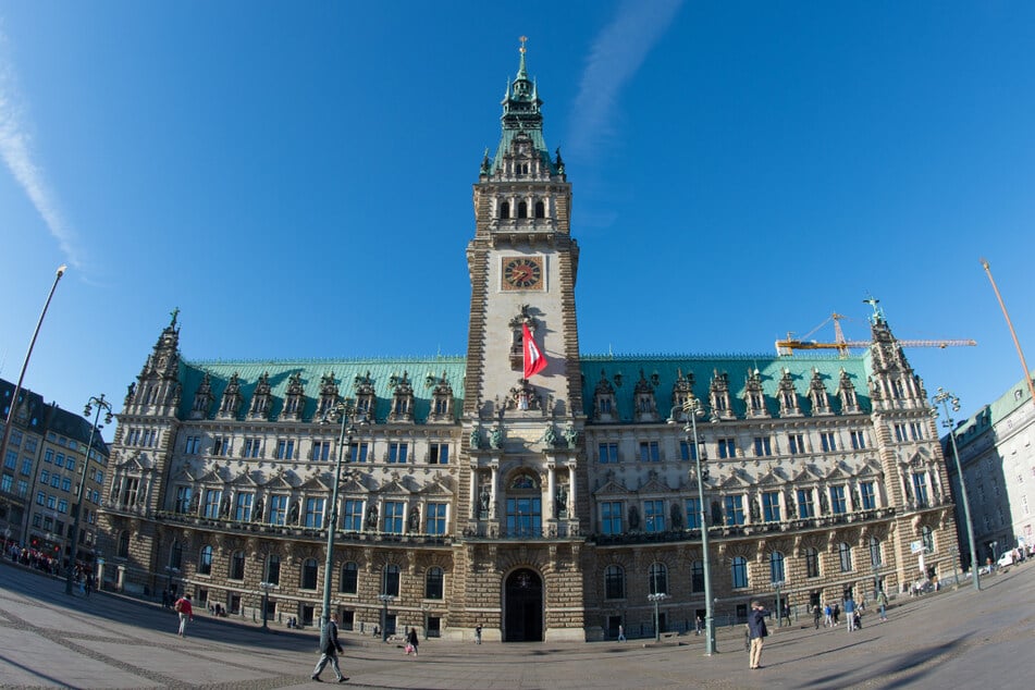 Die SPD wird nach dem klaren Sieg bei der Bürgerschaftswahl weiterhin im Hamburger Rathaus regieren. (Archivfoto)