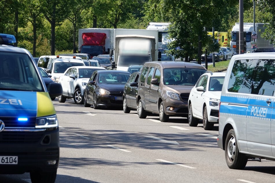 Auf der Washingtonstraße staute sich der Verkehr infolge des Unfalls erheblich.
